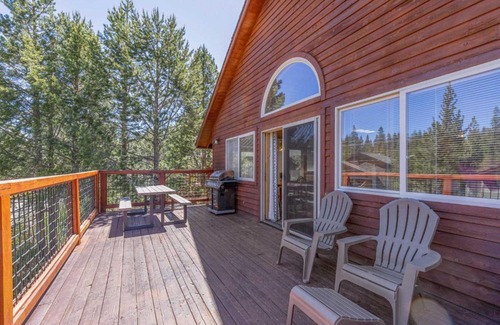 Truckee House | Less Than 8 Mi to Donner Lake Home with Deck and Balcony!
