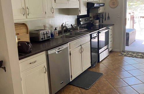 Oxford House | Less than five minutes to campus and square! Great for Football Game weekends!
