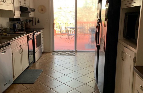 Oxford House | Less than five minutes to campus and square! Great for Football Game weekends!