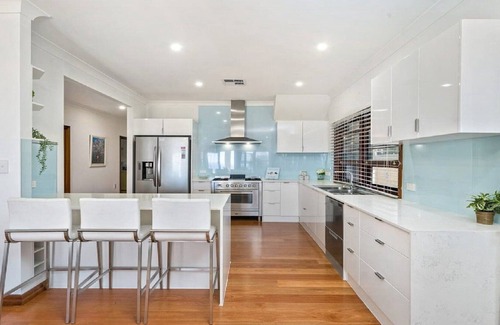 Beachmere House | LET IT BE - Luxury Beachside Retreat