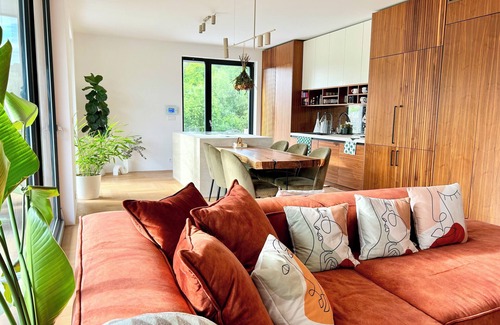 Palmovka House | Let's KiKi - Float & Fun Riverside with heated infinity pool and garden