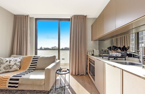 Greater Johannesburg Metropolitan Area Apartment | Let the Light In, Hotel-Styled Calm in Rosebank