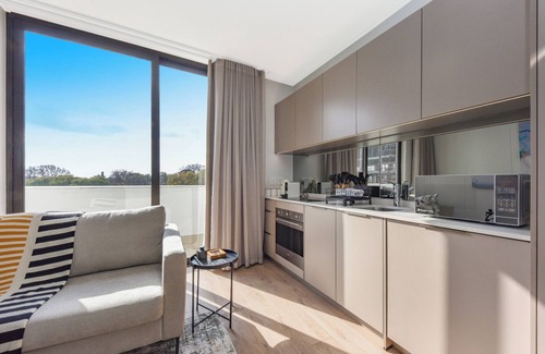 Greater Johannesburg Metropolitan Area Apartment | Let the Light In, Hotel-Styled Calm in Rosebank
