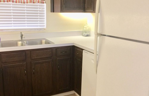 Florida Ridge Condo | Let the Sun beam into this pristine, quiet, newly renovated Condo and relax.