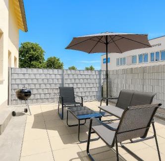 Straubing Apartment | LETA Homes - Komfortables Gästehaus - eigene Parkplätze & Traumterrasse