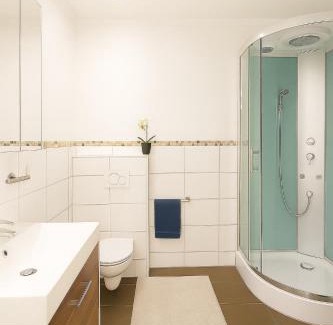 Straubing Apartment | LETA Homes - Komfortables Gästehaus - eigene Parkplätze & Traumterrasse