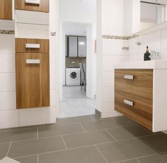 Straubing Apartment | LETA Homes - Komfortables Gästehaus - eigene Parkplätze & Traumterrasse