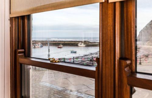 Staithes House | LetAway - Captain Cook's Cottage, Staithes