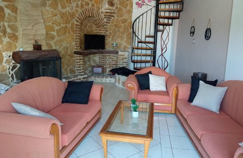 Kolymbari Apartment | Leti's Traditional Hilltop Maisonette with seaview