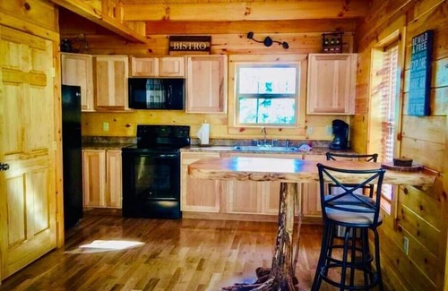 Rogers Cabin | Lets Get Cozy | RRG | hot tub | wifi