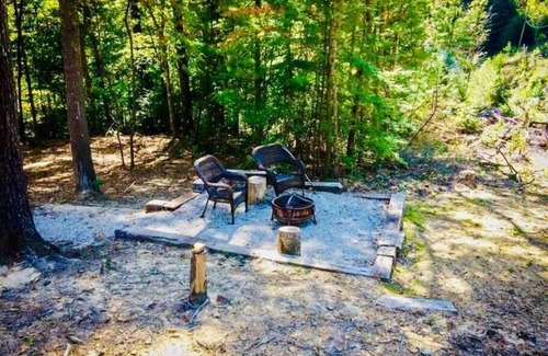 Rogers Cabin | Lets Get Cozy | RRG | hot tub | wifi