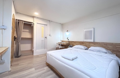 Si Yaek Maha Nak Hotel | Letter Better Home