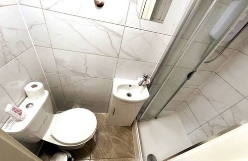 Stonebridge House | Letzi private en-suite Room, Near Wembley stadiumn