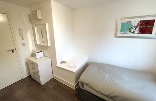 Stonebridge House | Letzi private en-suite Room, Near Wembley stadiumn