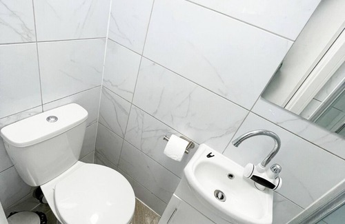Stonebridge House | Letzi private en-suite Room, Near Wembley stadium