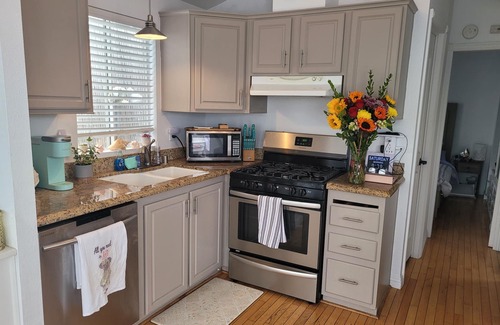 Leucadia Cottage | Leucadia Charming Beach Cottage, 2 blocks to the beach & great outdoor space!