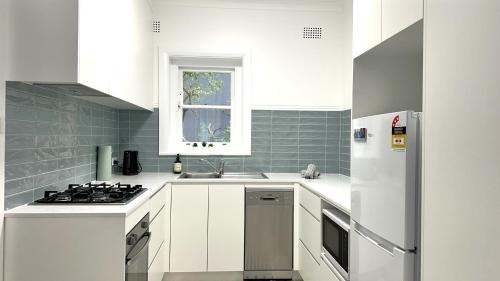 Manly Apartment | Level Access, 2 Mins Walk to Corso, Wharf, Harbour