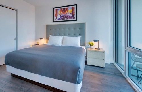 Near North Side Hotel | Level Chicago Old Town