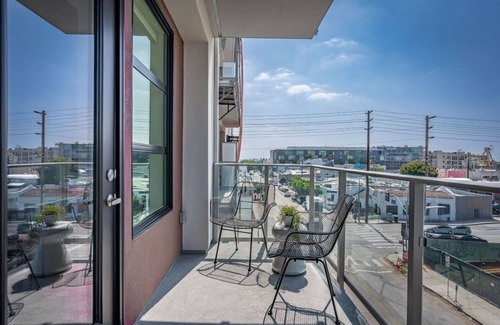 Melrose Apartment | Level Hollywood: Luxe Stays in West Hollywood w/Urban Oasis & Resort Amenities
