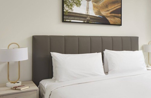 South Lake Union Hotel | Level Seattle- Exec Two Bedroom Suite