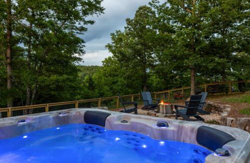Young Harris House | Level Up 3br Fall Retreat, Hot Tub, Firepit Dogs