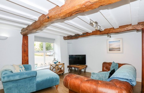 Docking Cottage | LEVERET COTTAGE, pet friendly, character holiday cottage in Docking