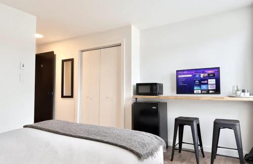 Desjardins Apartment | Levis Center New Studio #2 AC, WiFi and 2 Parking spaces