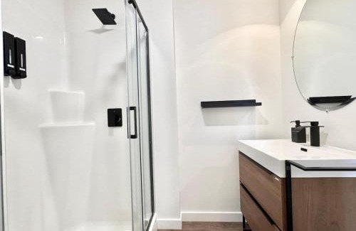 Desjardins Apartment | Levis Center New Studio #2 AC, WiFi and 2 Parking spaces