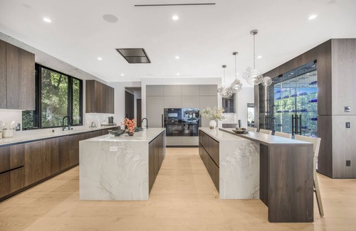 Sherman Oaks Villa | Levitt Lane - Contemporary Modern Two-Level Sherman Oaks Home