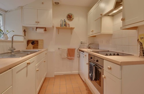 Lewtrenchard Cottage | LEW QUARRY COTTAGE, family friendly, with open fire in Lewdown