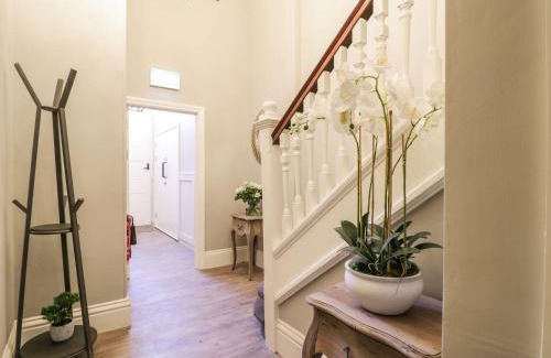 Loftus Apartment | Lewis Hunton Suite