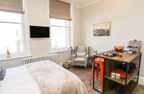 Loftus Apartment | Lewis Hunton Suite