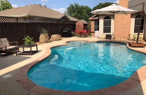 Lewisville House | Lewisville -Home Away From Home - Pool/Spa Retreat