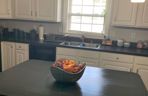 Liberty Area House | Lexington Near downtown/keeneland/interstate. Pool table. Self check in 3000sqft