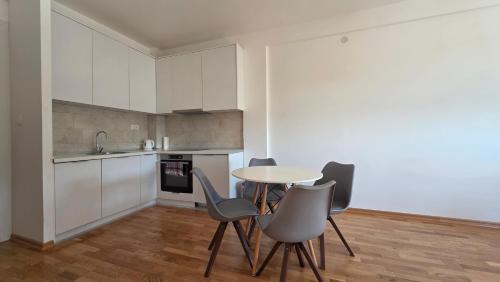 Tomicici Apartment | Lexora Apartment