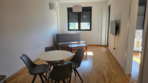 Tomicici Apartment | Lexora Apartment