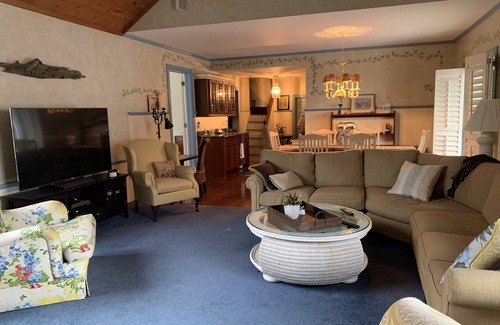 Cape May Court House House | Lg Victorian, New Resort-likePrivate Pool, Beds for 17, 10min to SH beach