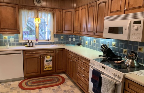Cape May Court House House | Lg Victorian, New Resort-likePrivate Pool, Beds for 17, 10min to SH beach