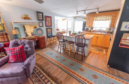 Cambridge Springs Apartment | Li'l Love Inn: Magical Sunsets, Quiet, Cozy, Waterfront