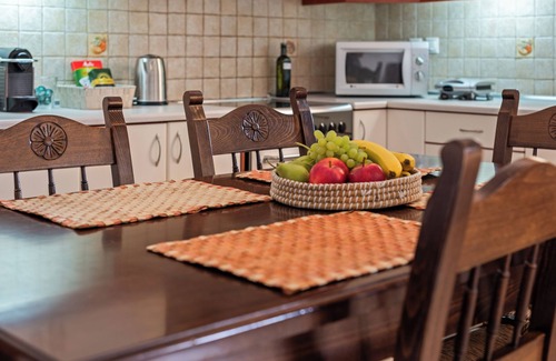 Makry Gialos Apartment | Liakoto Stonewall House Ground Floor