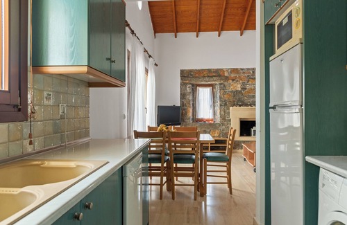 Makry Gialos Villa | Liakoto Stonewall House First Floor