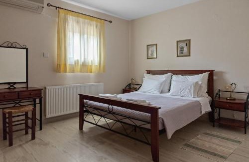 Makry Gialos Apartment | Liakoto Stonewall House Groundfloor
