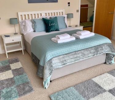 South Cerney House | Libelle Lodge
