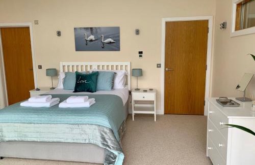 South Cerney House | Libelle Lodge