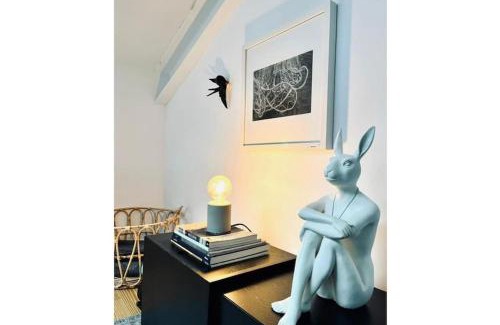 Sao Jose Apartment | Liberdade Stylish Attic Apt with AC and City View