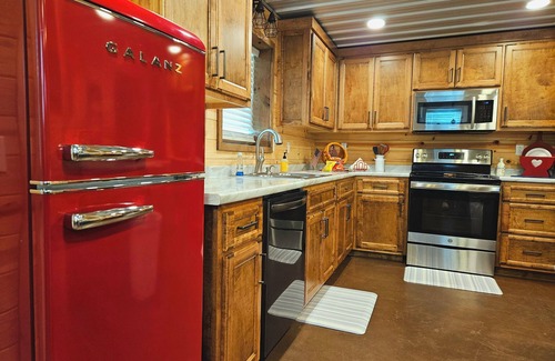 Bryant Cabin | LIBERTY LODGE - Beautiful 2-bed 2-bath Cabin in Bryant w/Fast WiFi & AC