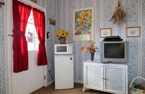 Prescott Cottage | Liberty & Sunflower Suite - Prescott Cabin Rentals