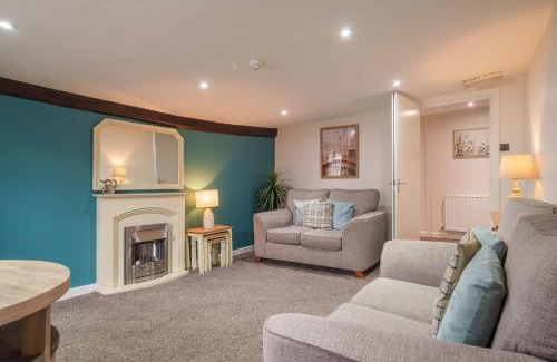 Kendal House | Library View Apartment