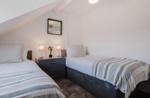 Cirencester Apartment | Licatas Apartment Cirencester, Cotswolds, Sleeps 6, 3 Bedrooms