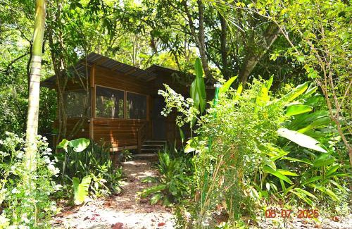 San Ignacio House | Licensed 2 bedroom cabin Close to San Ignacio, local dining, and adventure tours